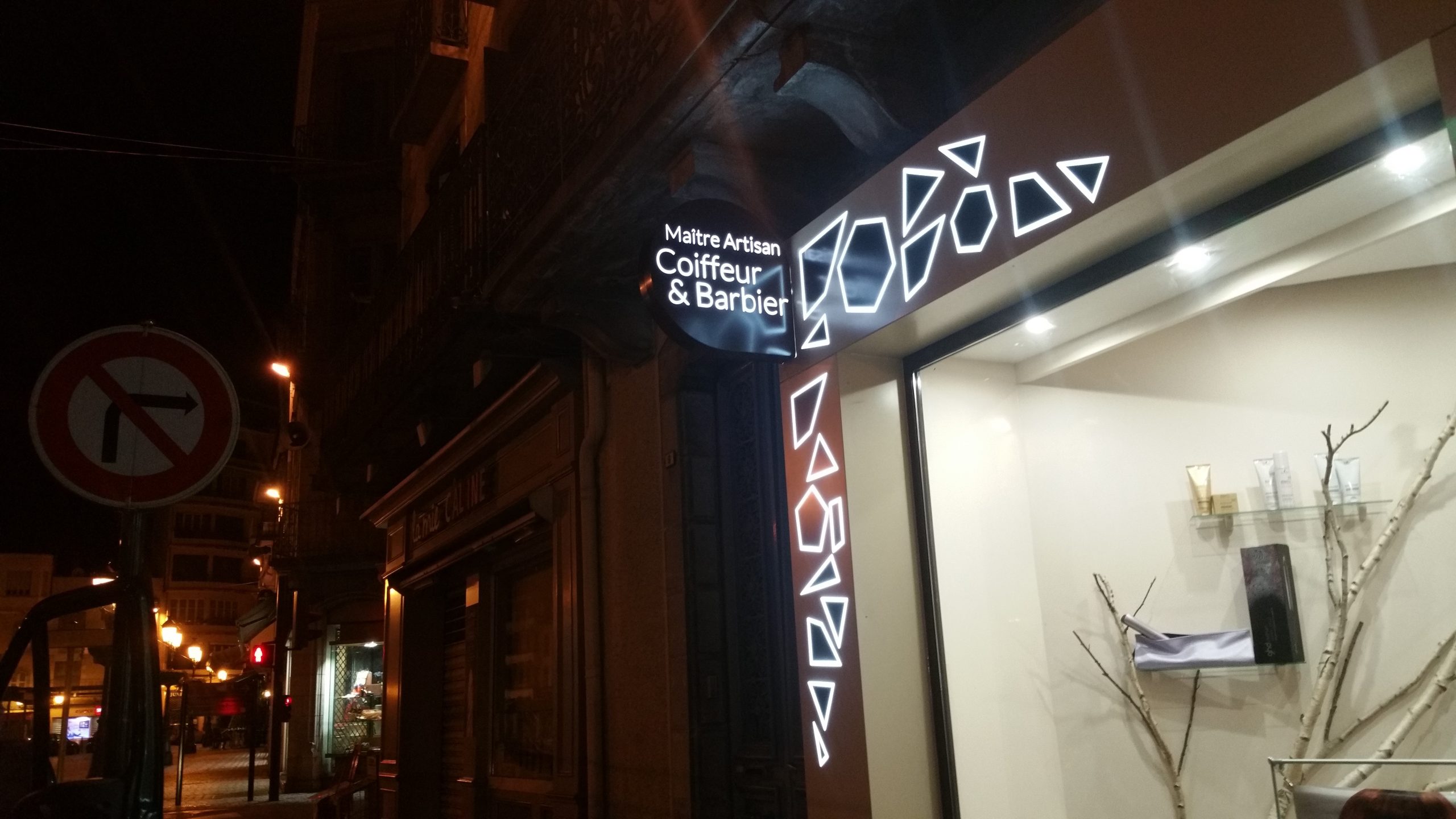 Enseigne drapeau AKHIRA Lourdes