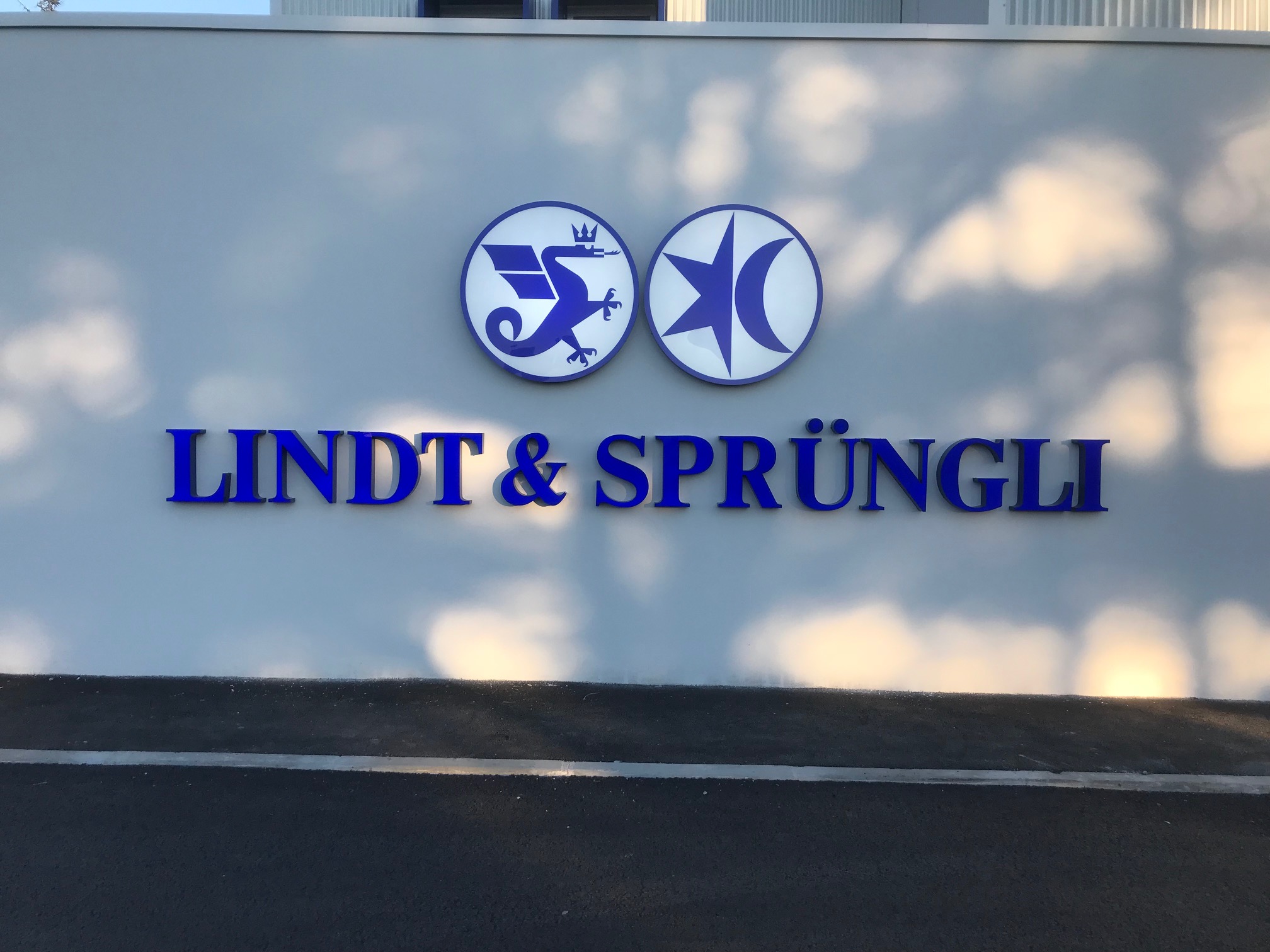 Enseigne lettres boitiers leds LINDT Oloron (64) 2