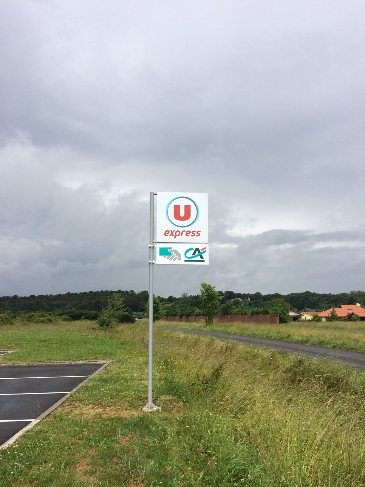 Enseignes drapeau non lumineuse sur poteau Sault de Navailles (64)