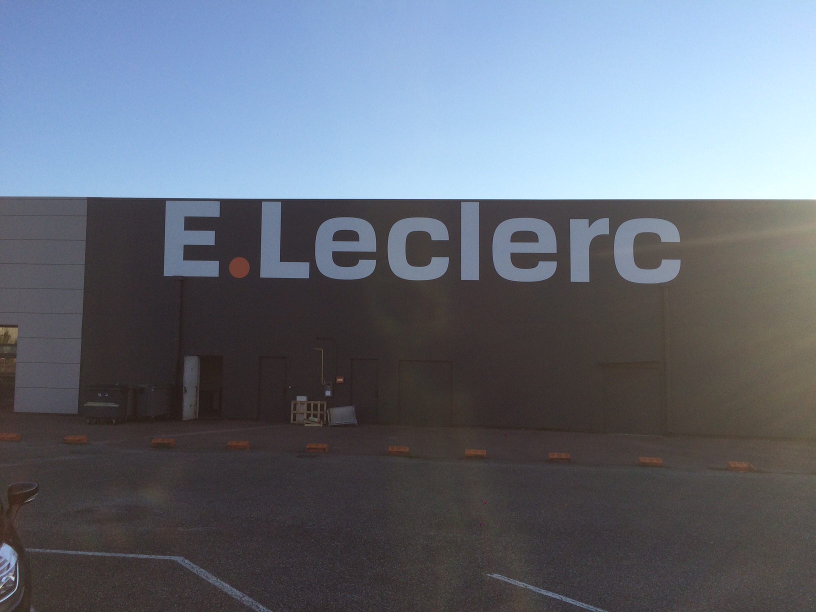 Enseigne non lumineuse lettres découpées LECLERC Agen (47)