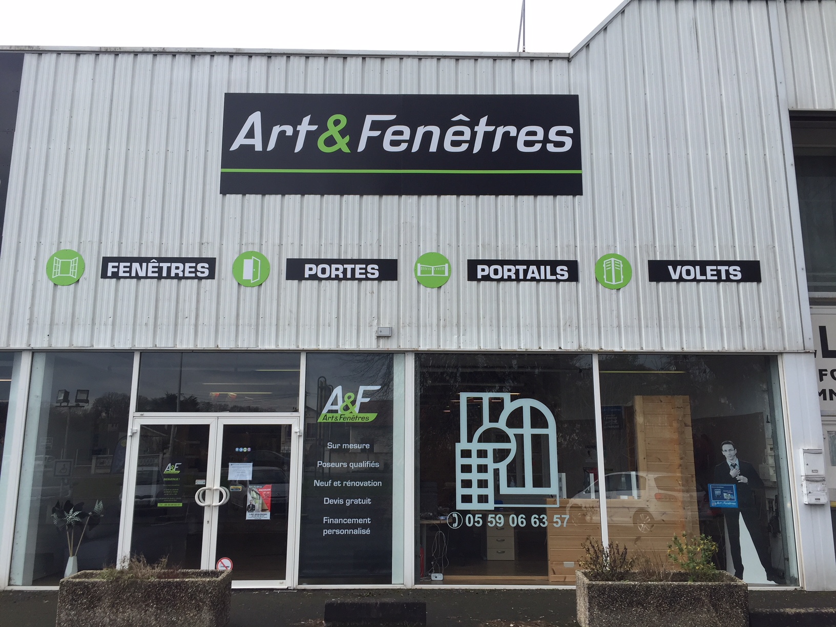 Enseignes et vitrophanie ART&FENETRES Pau (64)