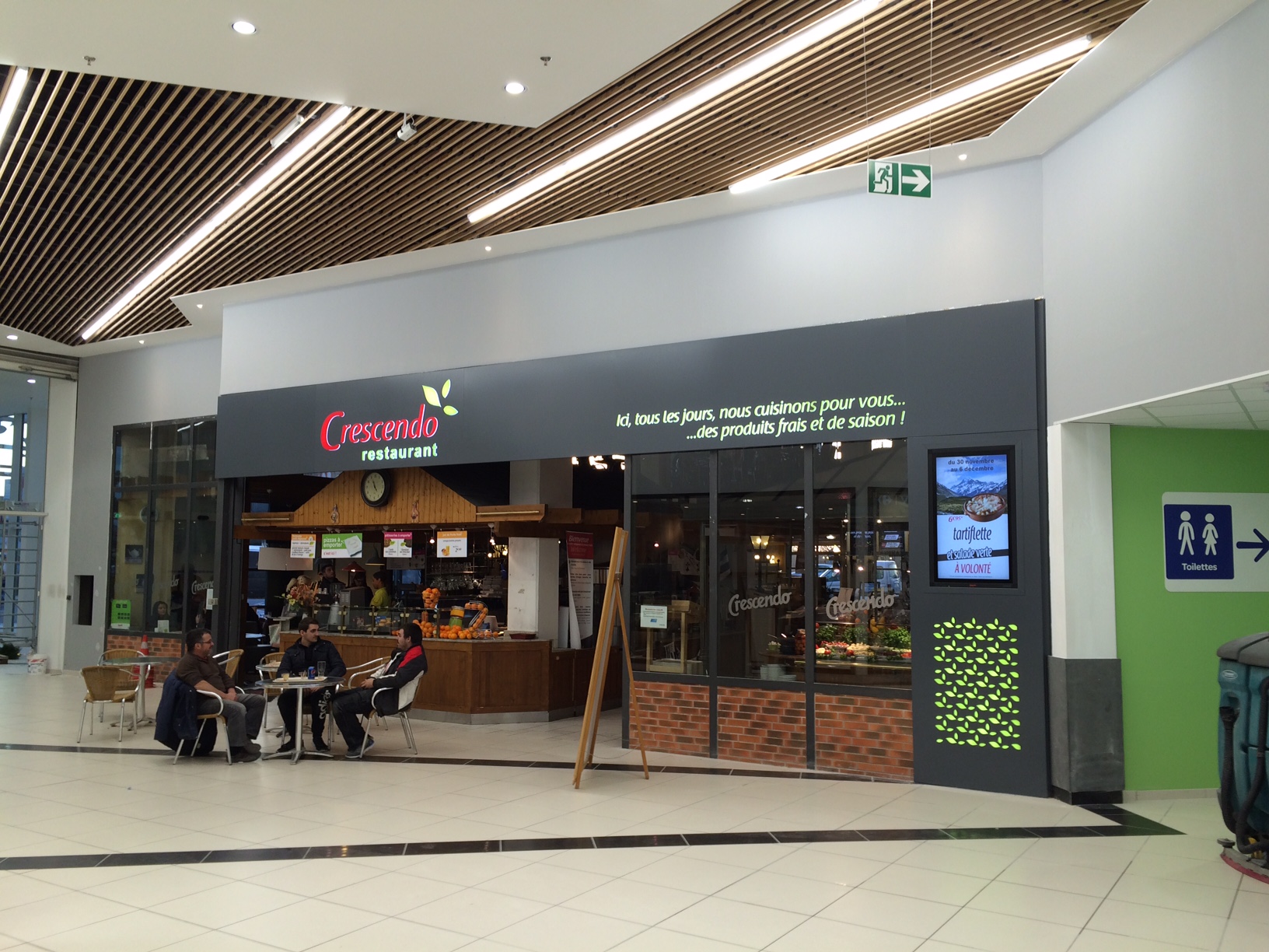 Habillage de façade enseigne blocled et intégration écran CRESCENDO Carcassone