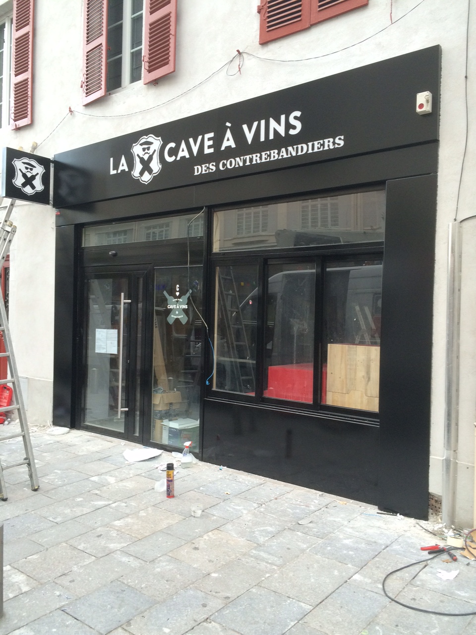 Habillage de façade et enseignes LES CONTREBANDIERS Pau (64)