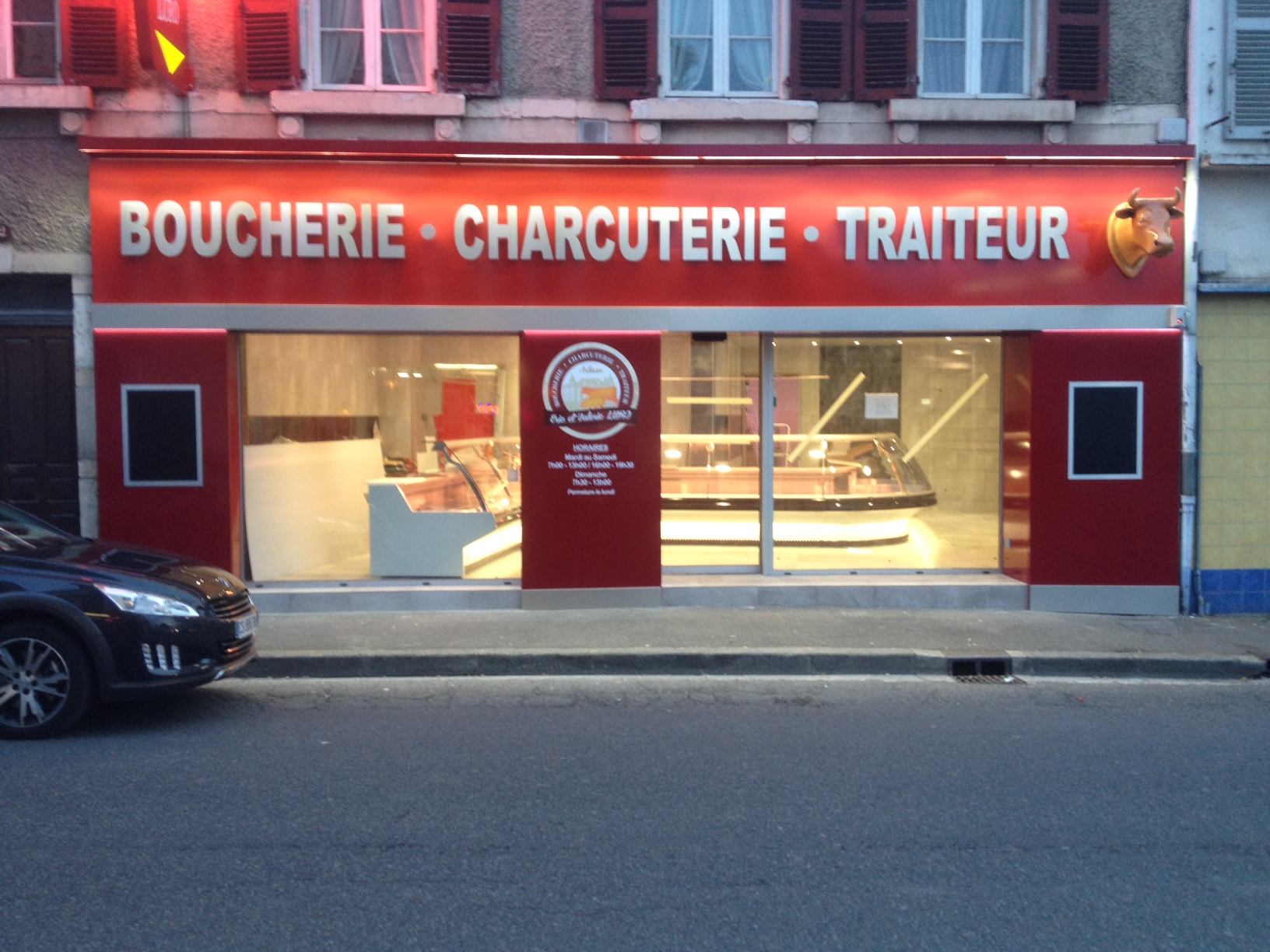 Habillage de façade et enseignes boucherie LURO Bizanos (64)