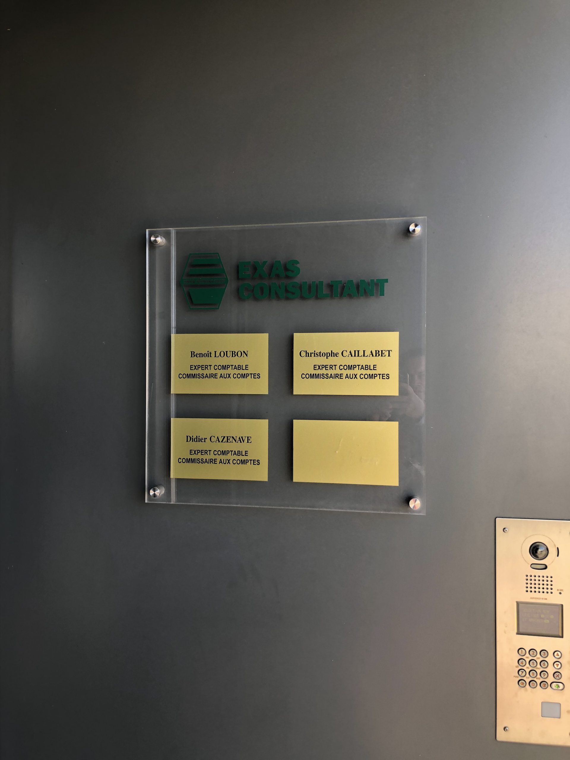 Plaque PMMA incolore avec vitrophanie EXAS Billére (64)