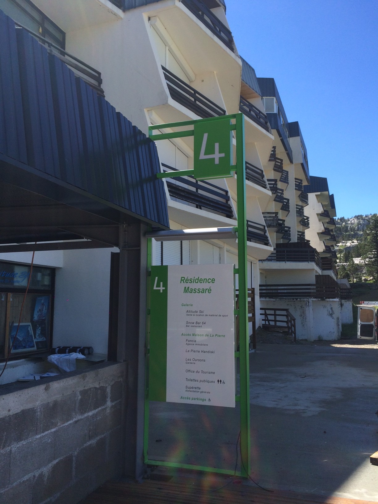 Signalétique extérieure LA PIERRE ST MARTIN (64)