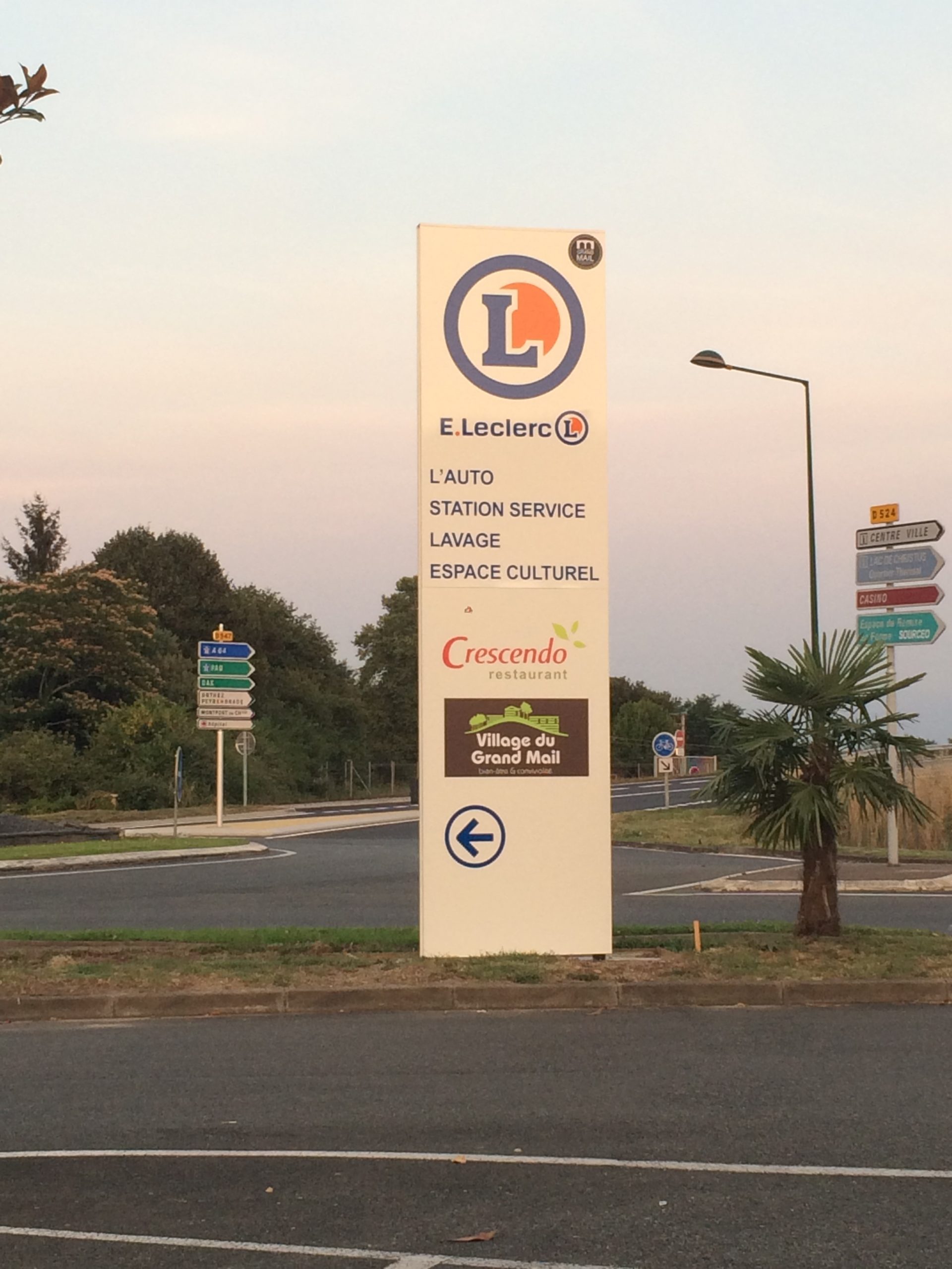Totem LECLERC St Paul les Dax (40)