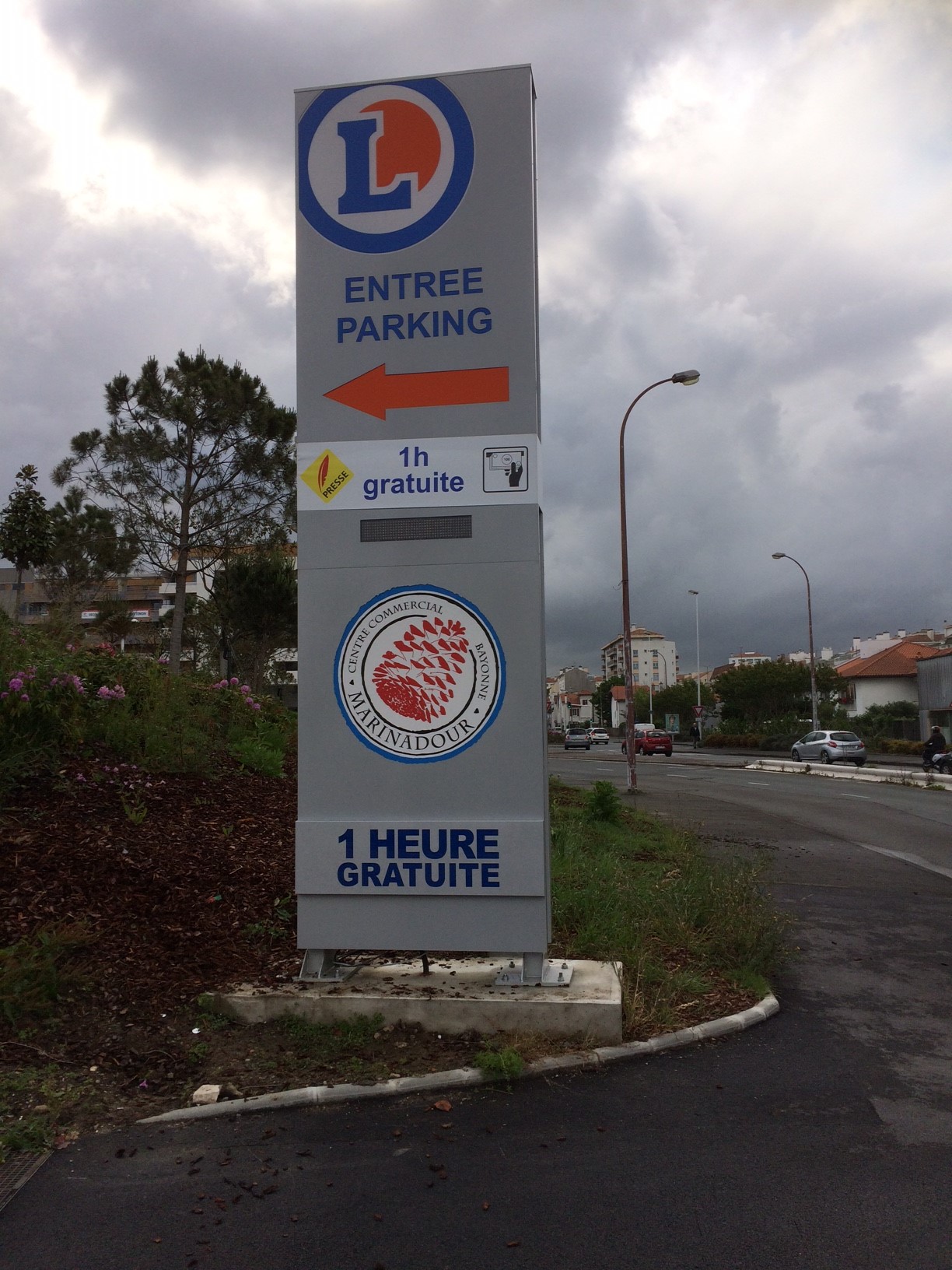 Totem Lumineux Leclerc Marinadour Anglet (64)