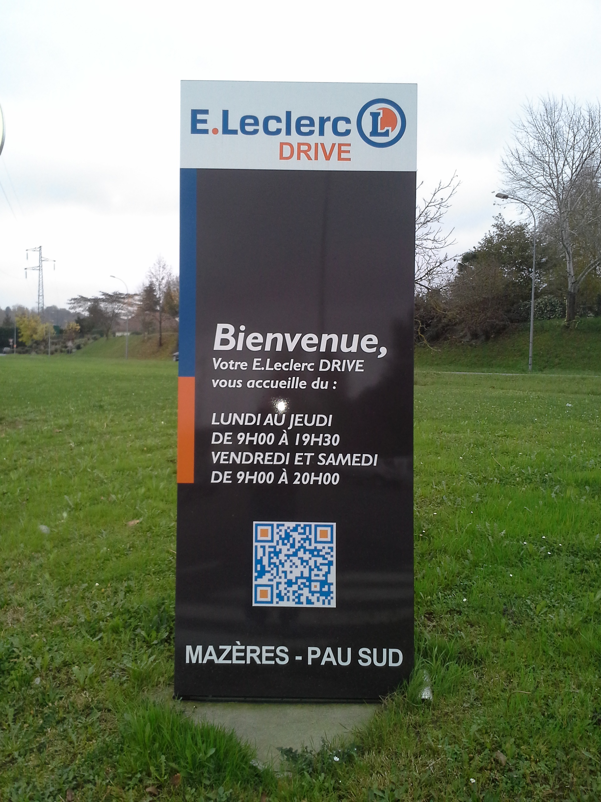 Totem bienvenue LECLERC Mazeres (64)