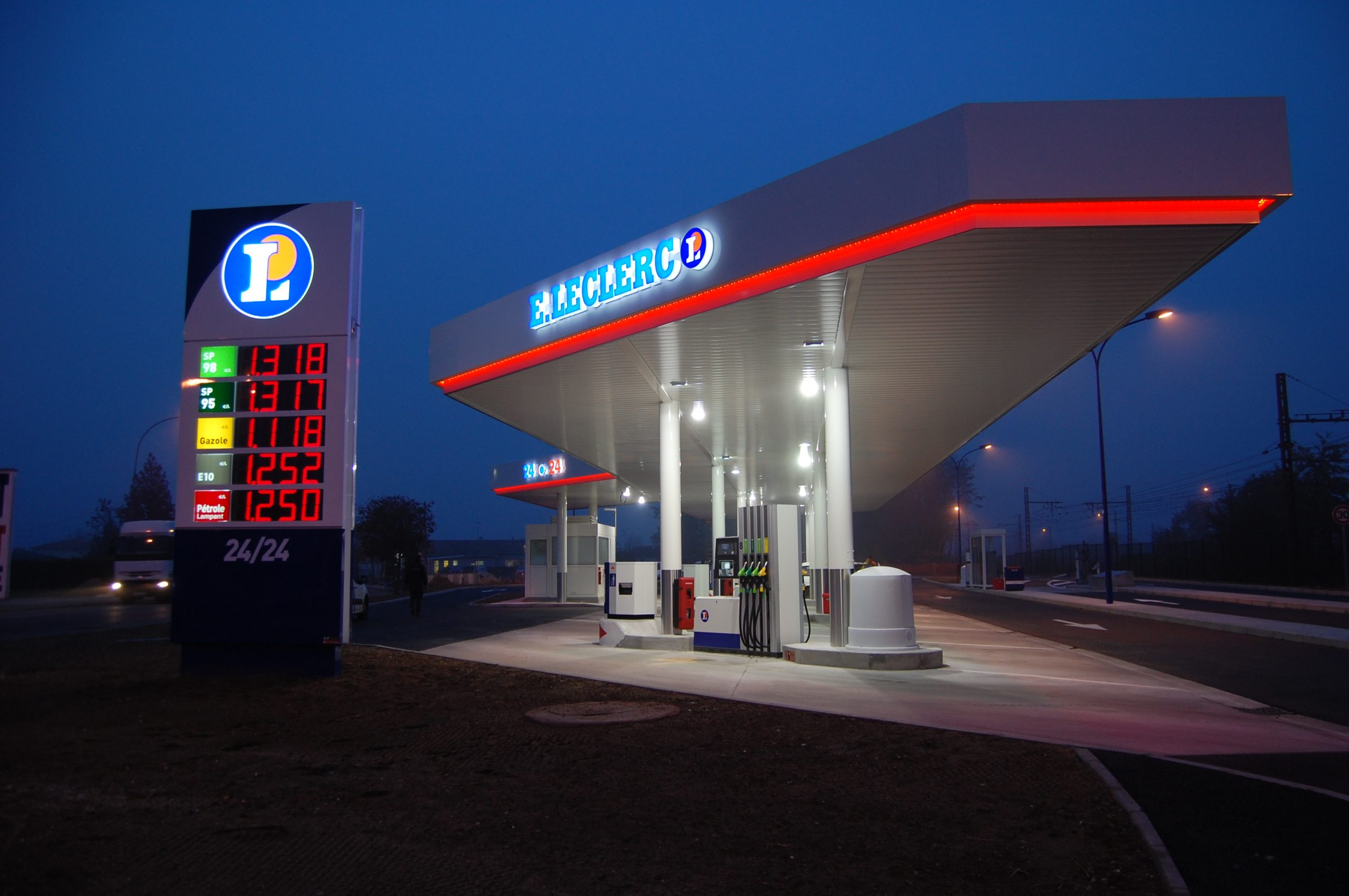 Totem carburant LECLERC Coutras (33)