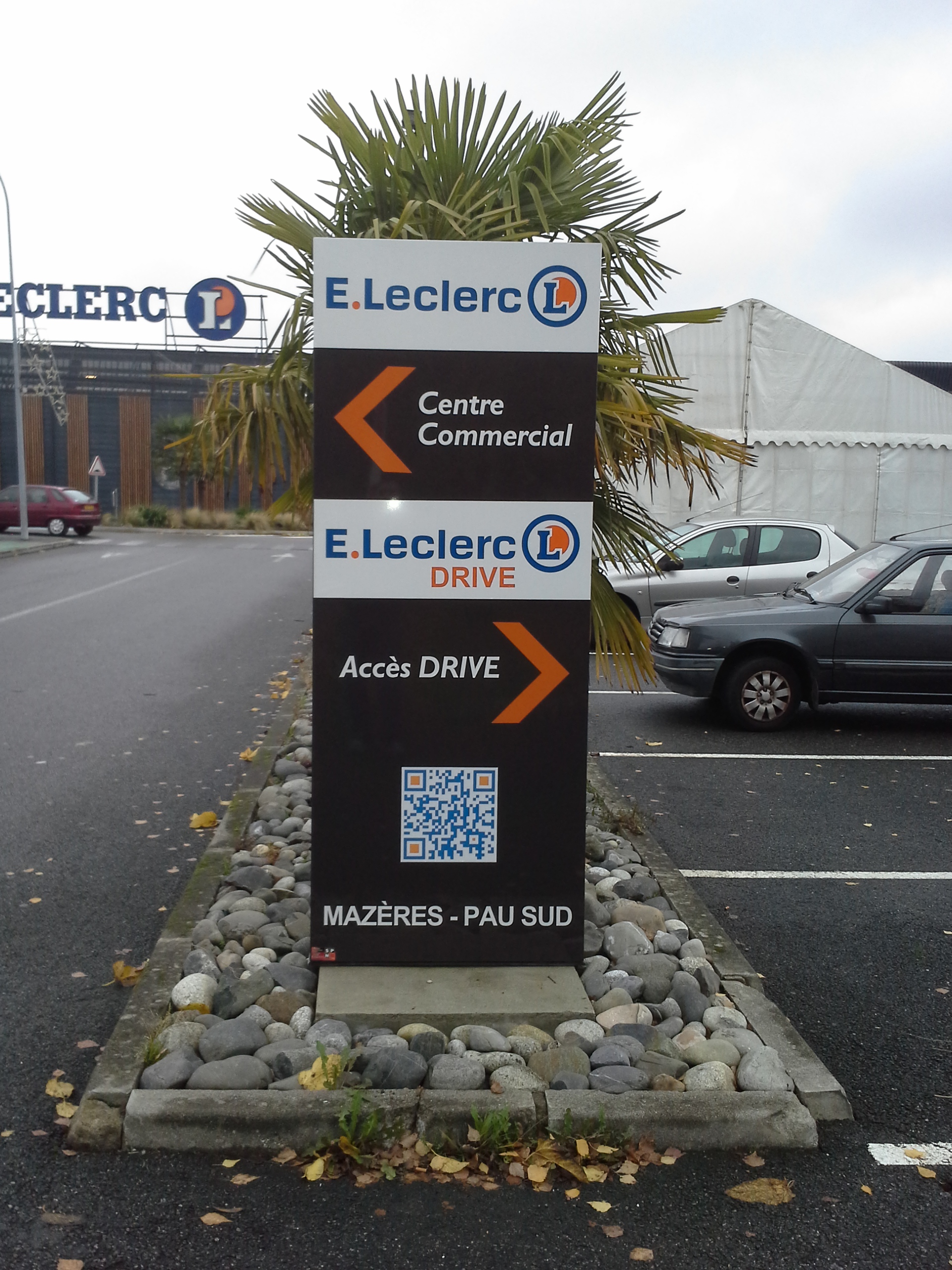 Totem dirrectionnel LECLERC Mazeres (64)