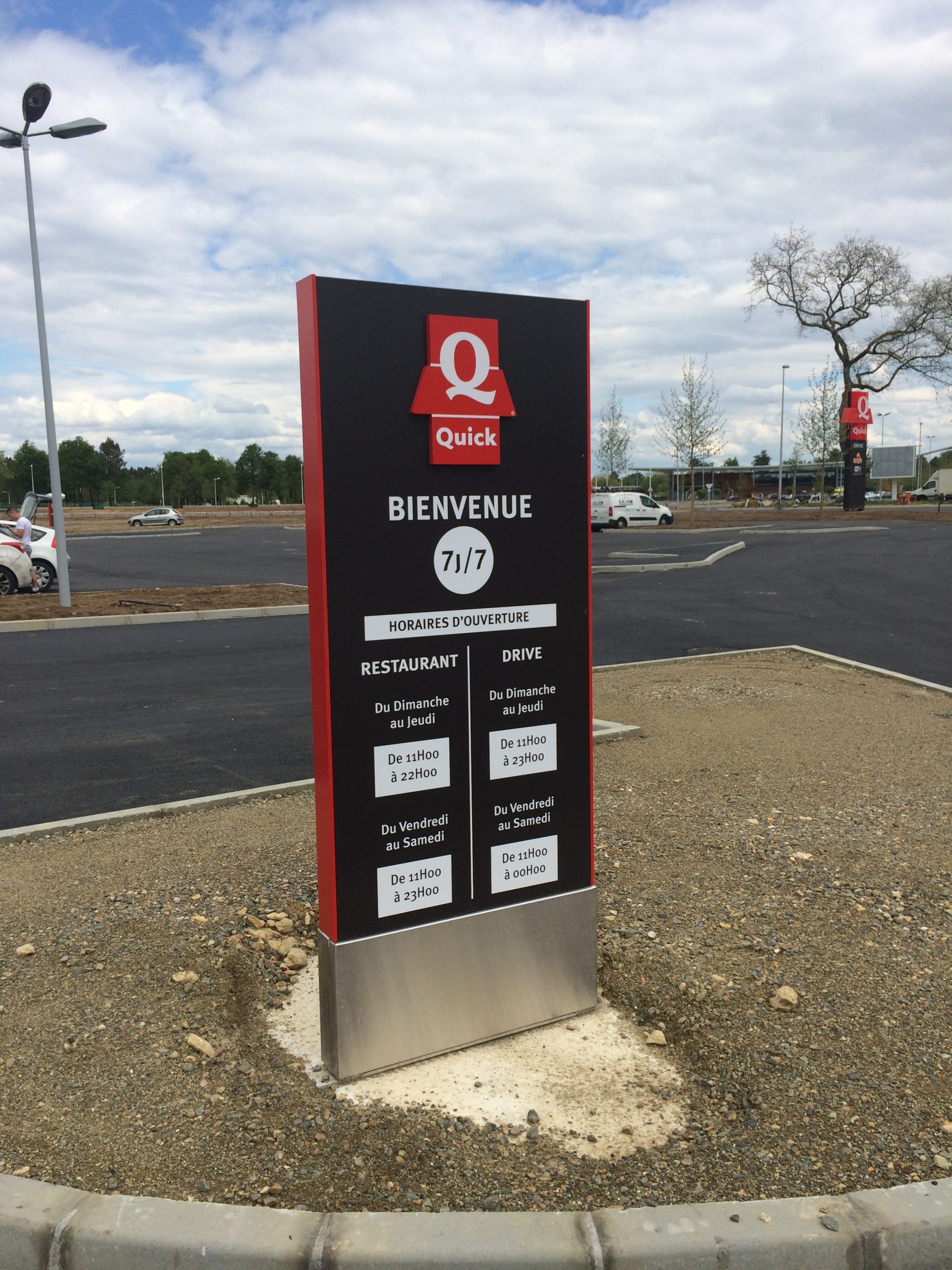 Totem horaires Quick