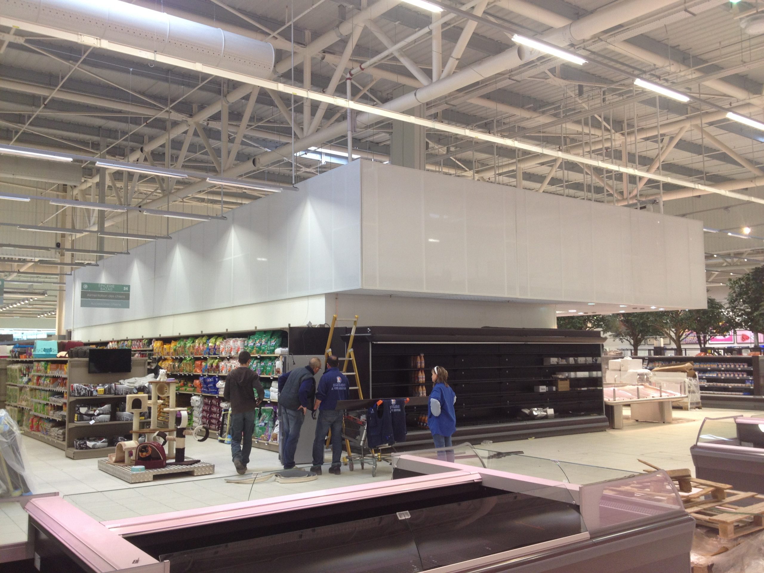 Toile tendue de masquage sur chassis suspendu LECLERC Ibos (65)